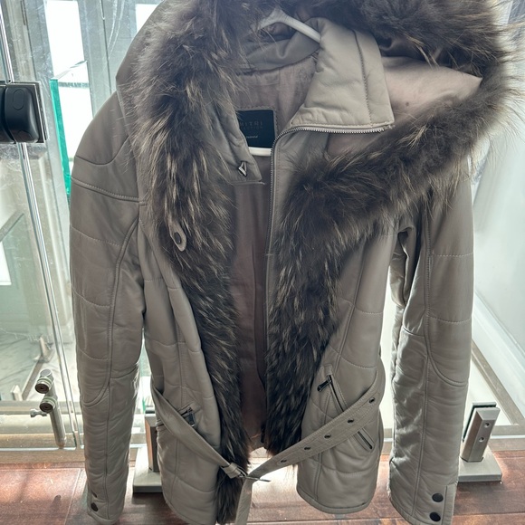 Danier coat - Picture 3 of 8